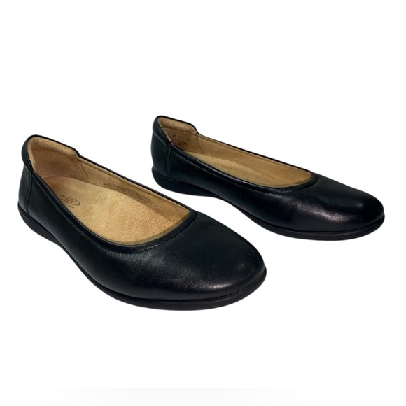 Naturalizer Vivienne Women’s 6.5 M Black Leather Slip-On Flats Work Comfort Shoe - Picture 1 of 5